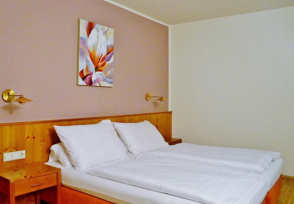 Gasthof Zur Strass Eugendorf Oda fotoğraf