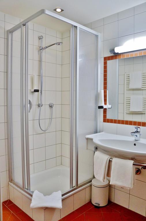 Gasthof Zur Strass Eugendorf Oda fotoğraf